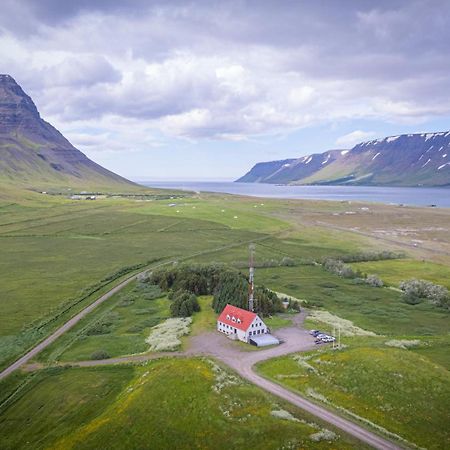 Holt Inn Flateyri Bagian luar foto