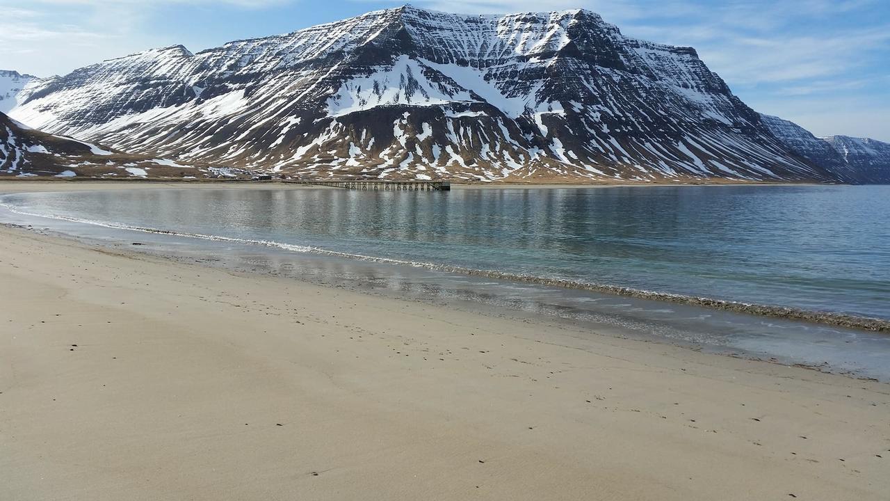 Holt Inn Flateyri Bagian luar foto