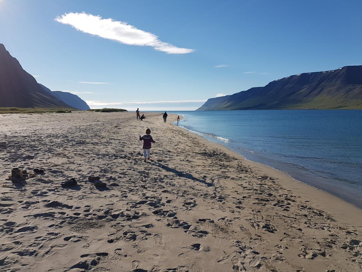 Holt Inn Flateyri Bagian luar foto