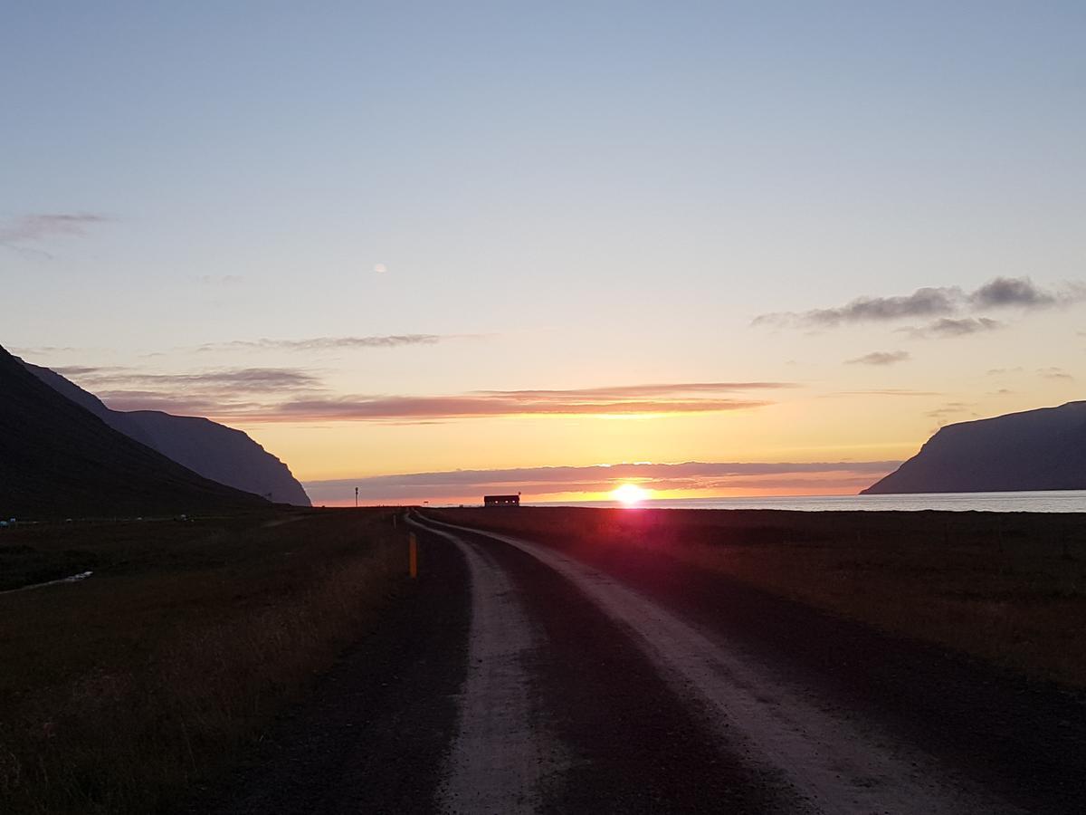 Holt Inn Flateyri Bagian luar foto