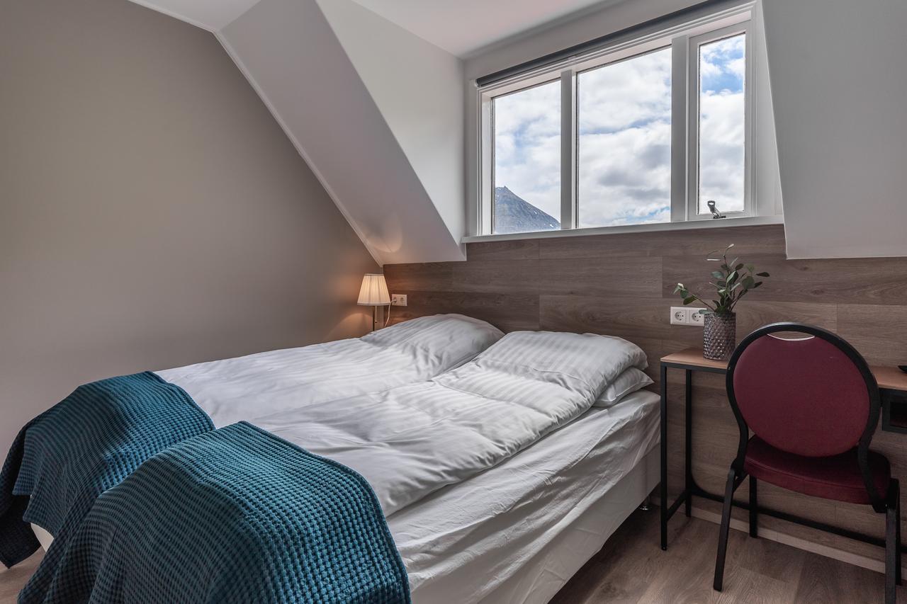 Holt Inn Flateyri Bagian luar foto